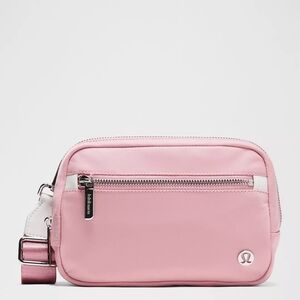 *NWT* Everywhere Convertible Crossbody Bag 1.5L